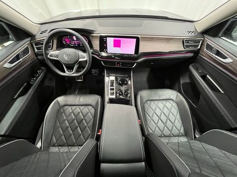 Certified 2025 Volkswagen Atlas SEL Premium R-Line image 14