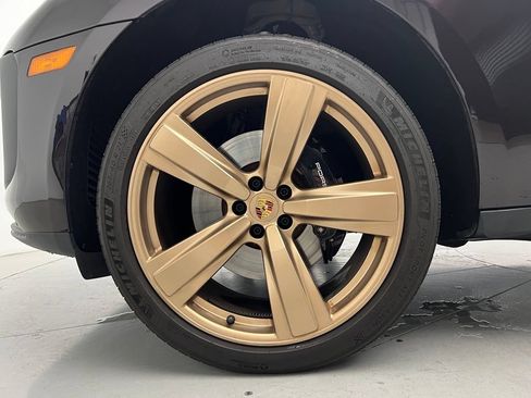 Certified 2024 Porsche Macan S AWD/4WD image 27