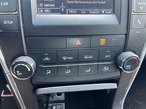 Used 2017 Toyota Camry SE FWD image 13