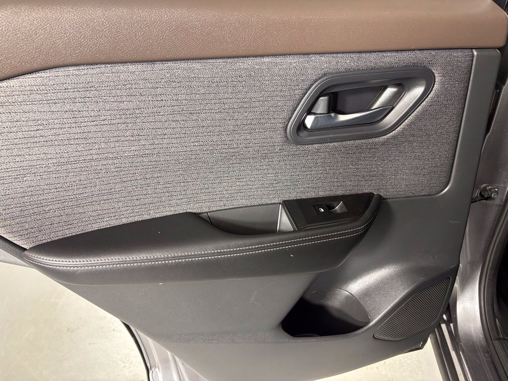 Used 2022 Nissan Rogue SV FWD image 34