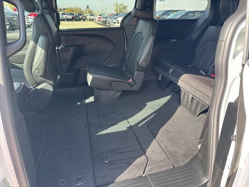 New 2026 Chrysler Pacifica Select image 24
