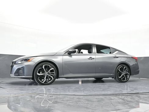 Used 2024 Nissan Altima 2.5 SR FWD image 52
