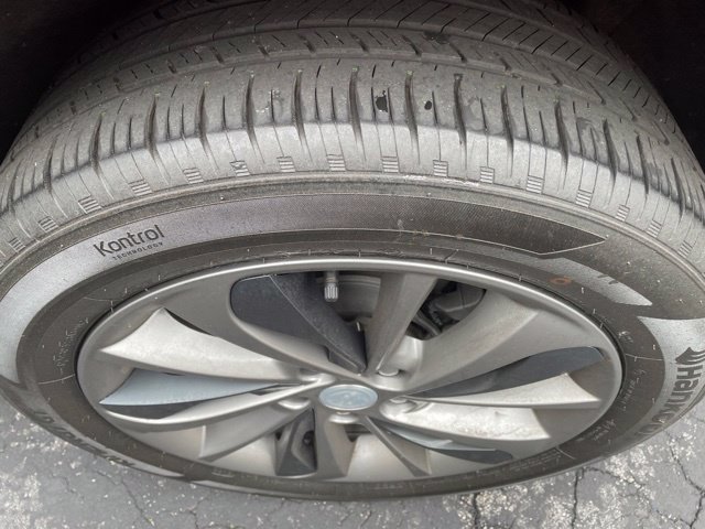 Used 2023 Buick Encore GX Select w/ Sport Touring Package FWD image 13