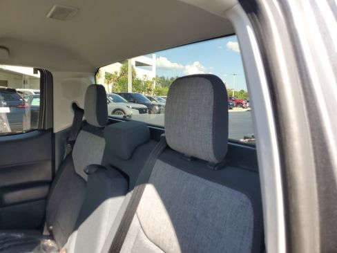 Used 2022 Ford Maverick XLT image 14