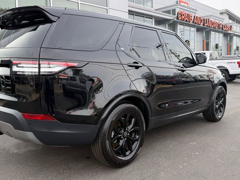 Used 2019 Land Rover Discovery SE image 2