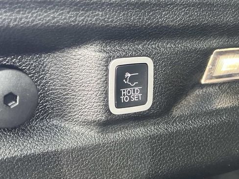 Used 2022 Jeep Grand Cherokee L Laredo w/ Luxury Tech Group I image 13