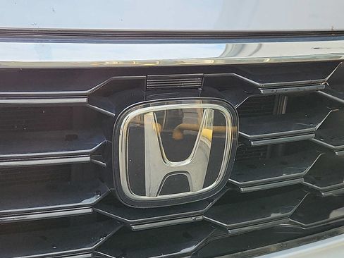 Used 2023 Honda Pilot Touring image 4