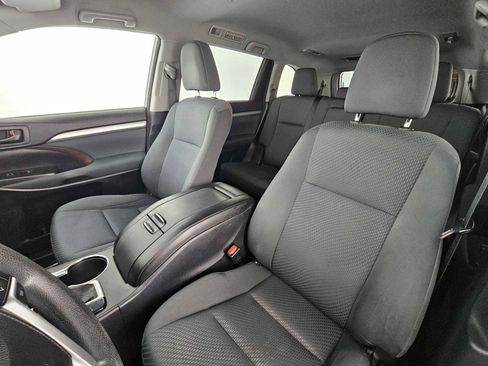 Used 2015 Toyota Highlander LE image 23