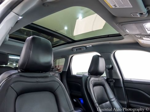 Used 2021 Lincoln Corsair Base AWD w/ Premium Package image 37