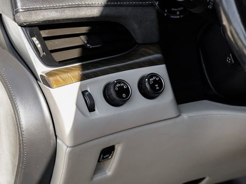 Used 2020 Cadillac Escalade ESV Premium Luxury image 29
