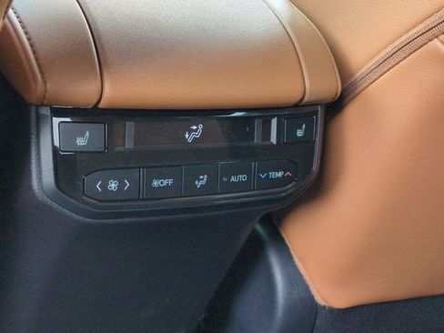 New 2026 Toyota Highlander Platinum image 27