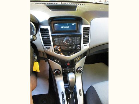 Used 2014 Chevrolet Cruze LS image 15