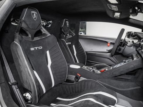 Used 2023 Lamborghini Huracan STO RWD image 21