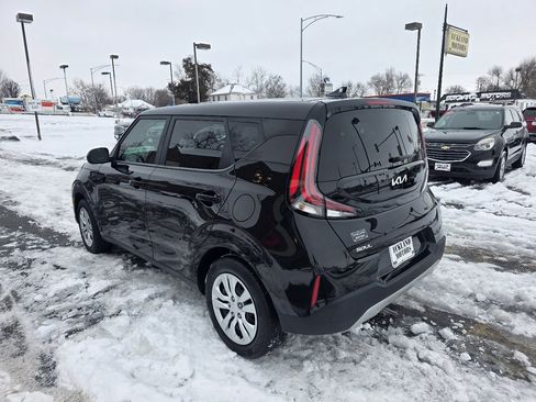 Used 2023 Kia Soul LX image 8