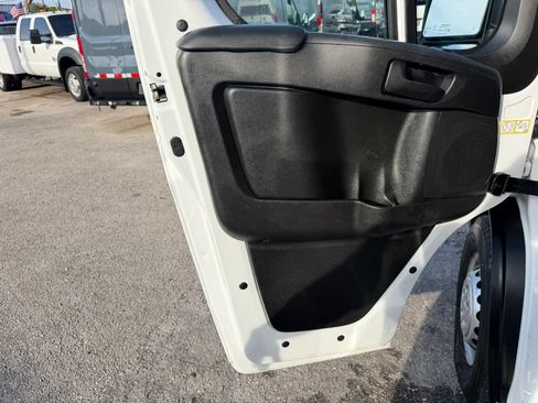 Used 2024 RAM ProMaster 2500 w/ Convenience Group FWD image 11