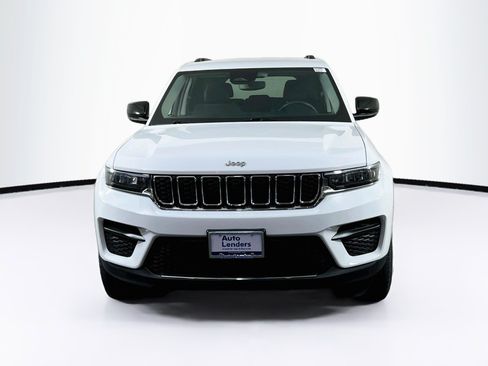 Used 2023 Jeep Grand Cherokee Laredo AWD/4WD image 2