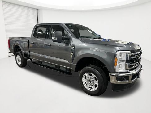Used 2025 Ford F250 XLT w/ Snow Plow Prep Package image 3