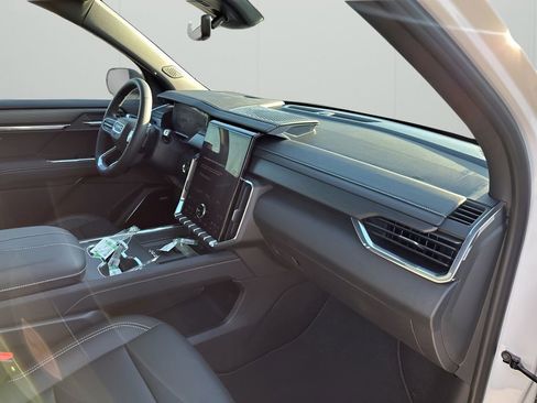 New 2026 GMC Acadia Elevation image 12