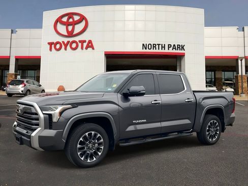 Used 2025 Toyota Tundra Limited AWD/4WD image 1
