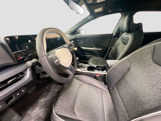 New 2025 Kia K4 EX w/ GT-Line Sunroof Package FWD image 22