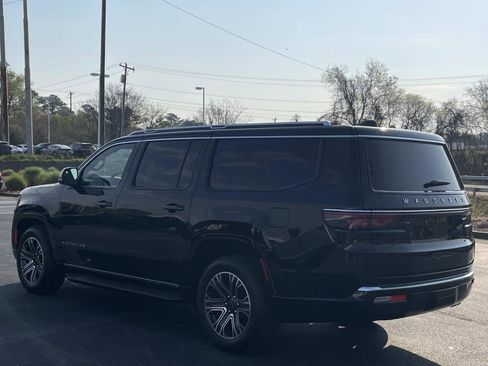 Used 2025 Jeep Wagoneer L Series II w/ 8-pass Seating Package image 5