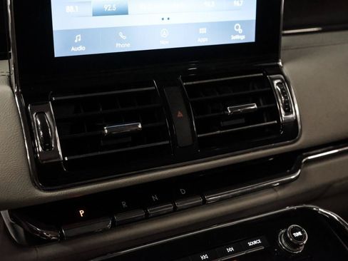 Used 2020 Lincoln Navigator 2WD image 23