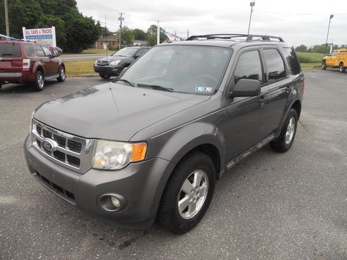 Used 2011 Ford Escape XLT w/ 203A Rapid Spec Order Code FWD image 2