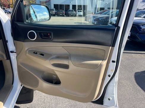 Used 2011 Toyota Tacoma PreRunner image 24