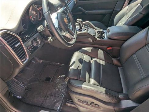Used 2023 Porsche Cayenne AWD/4WD image 17