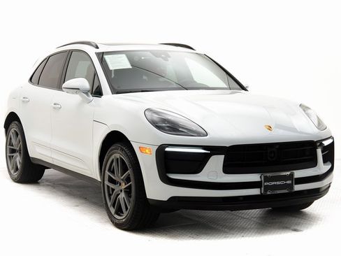 Used 2025 Porsche Macan image 33