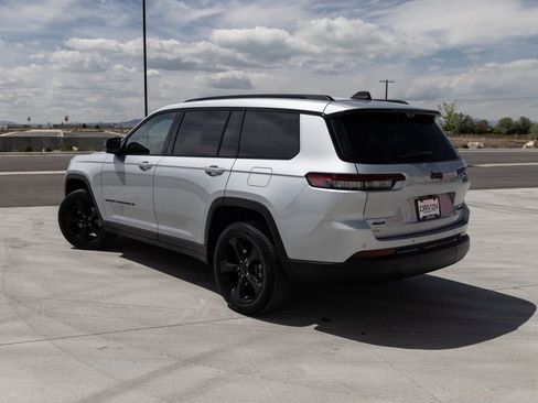 Used 2025 Jeep Grand Cherokee L Limited w/ Luxury Tech Group II AWD/4WD image 5