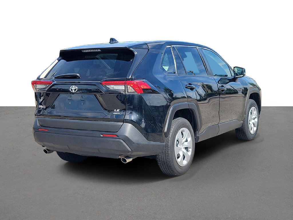 Used 2024 Toyota RAV4 LE AWD/4WD image 3