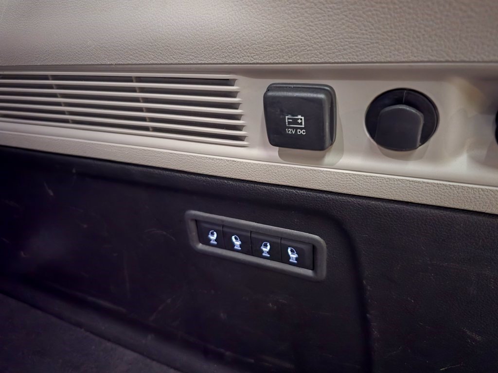 Used 2024 Jeep Wagoneer L Series II w/ Flexible Seating Group AWD/4WD image 46