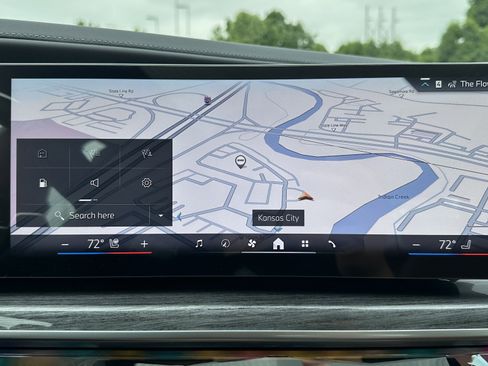 Used 2025 BMW 760i xDrive w/ Executive Package image 26