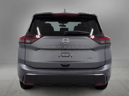 Used 2025 Nissan Rogue SV image 7