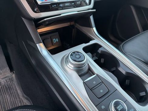 Used 2021 Ford Explorer XLT w/ Equipment Group 202A image 27