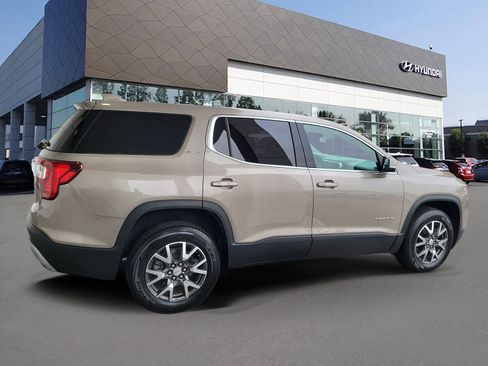 Used 2023 GMC Acadia SLE FWD image 2