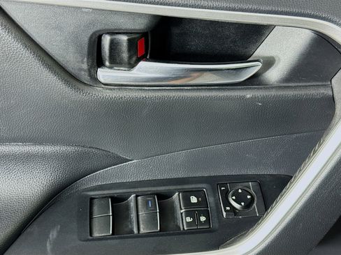 Used 2019 Toyota RAV4 XLE Premium image 23