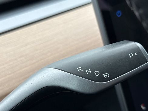 Used 2021 Tesla Model Y Performance image 23