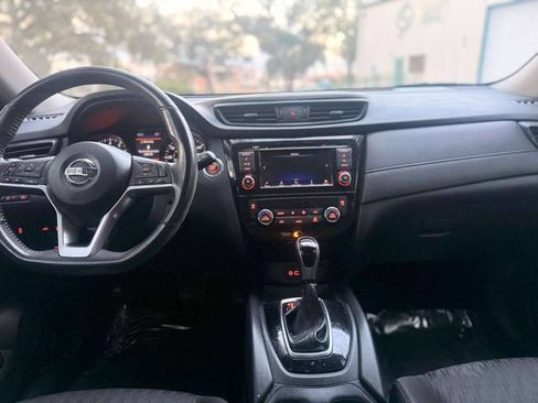Used 2018 Nissan Rogue SV image 15