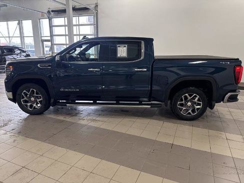 Used 2022 GMC Sierra 1500 SLT w/ SLT Convenience Package AWD/4WD image 2