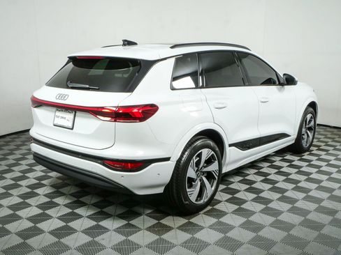 Used 2025 Audi Q6 e-tron Premium Plus w/ Premium Plus AWD/4WD image 3