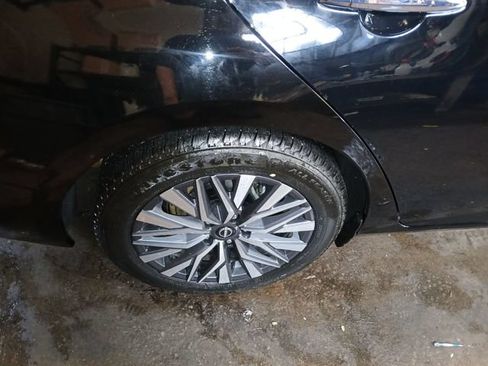 Used 2025 Nissan Altima 2.5 SV FWD image 8