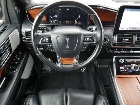 Used 2019 Lincoln Navigator Reserve AWD/4WD image 17