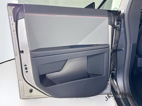 Used 2026 Tesla Cybertruck AWD Crew Cab image 33