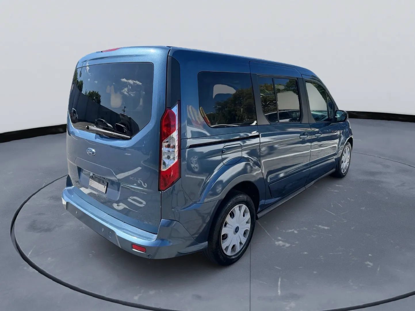 Used 2019 Ford Transit Connect XLT FWD image 6