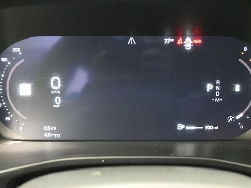 Used 2025 Volvo XC40 B5 Plus AWD/4WD image 13