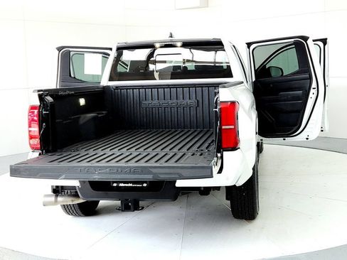Used 2025 Toyota Tacoma SR5 AWD/4WD image 11