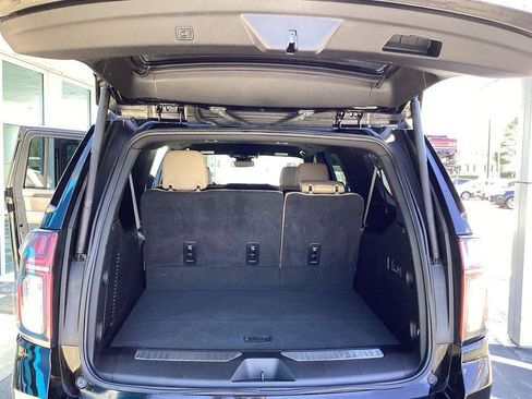 Used 2024 Chevrolet Suburban Premier RWD image 22
