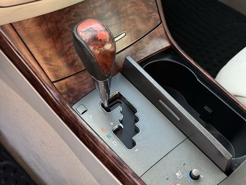 Used 2012 Toyota Avalon Limited image 23